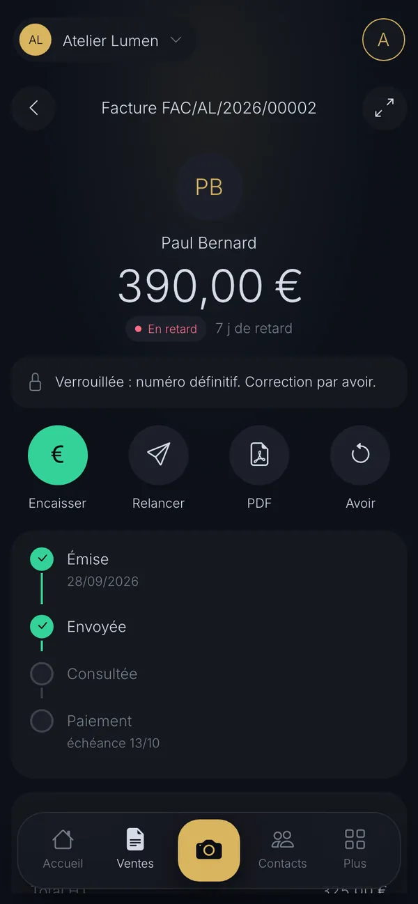 Une facture en main : vue téléphone d'END OS (démo Atelier Lumen)